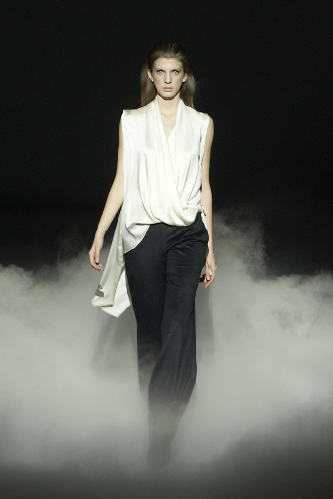 Hussein Chalayan 2011秋冬成衣