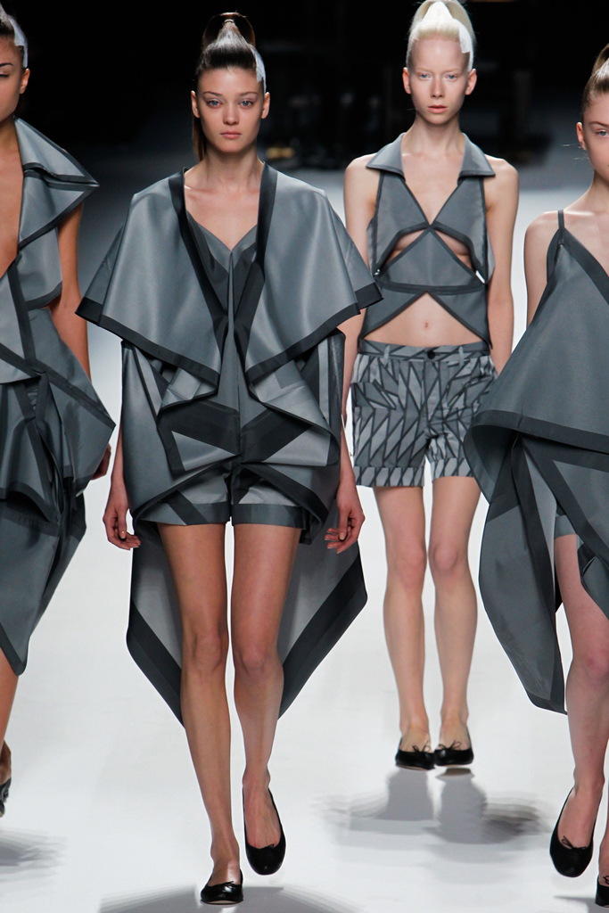 Issey Miyake 2011ﶬ ͼƬ