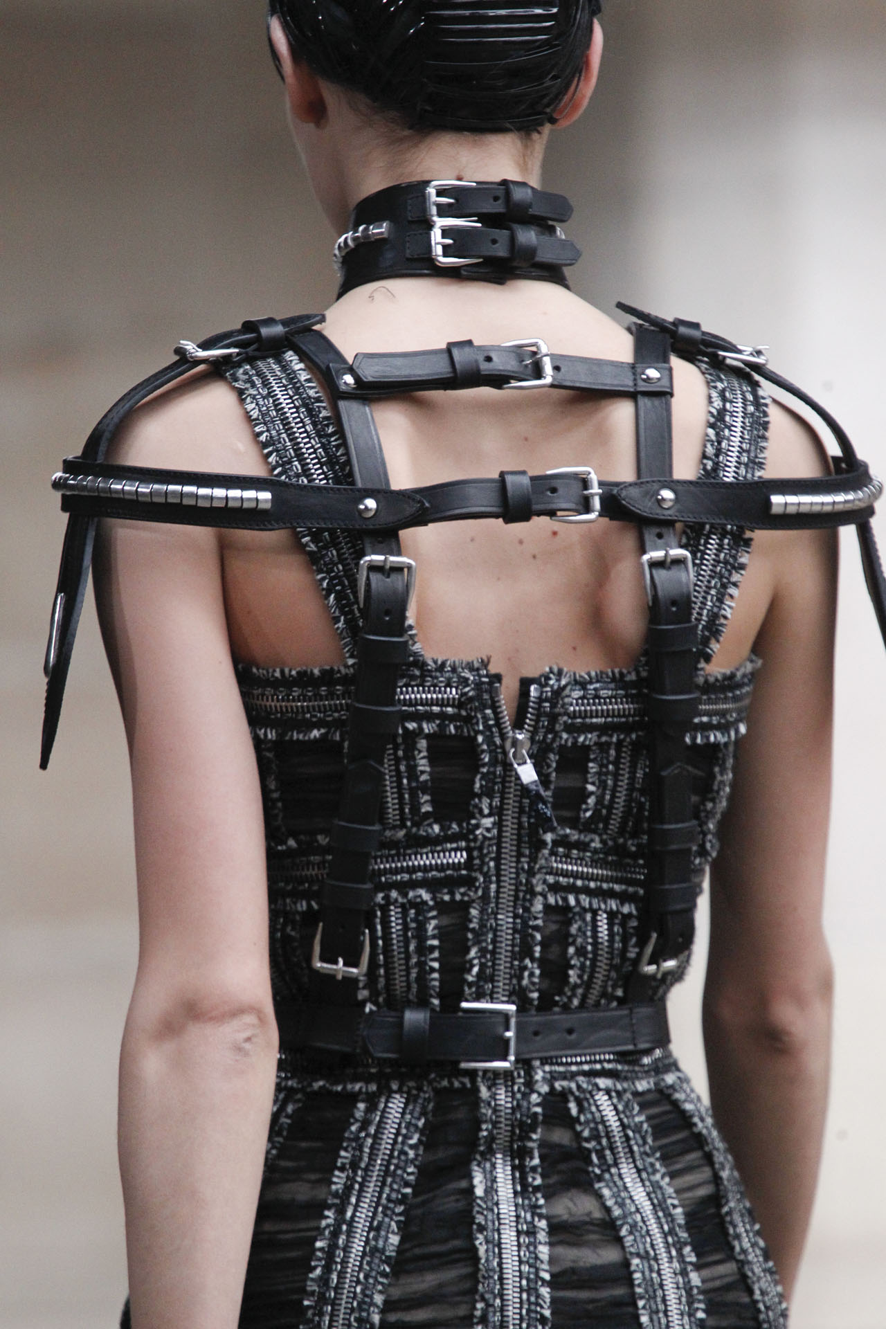 Alexander McQueen 2011ﶬϸڸͼƬ