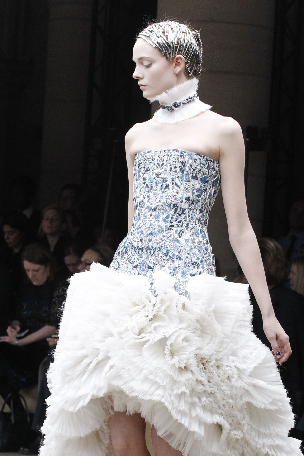 Alexander McQueen 2011ﶬϸڸͼƬ