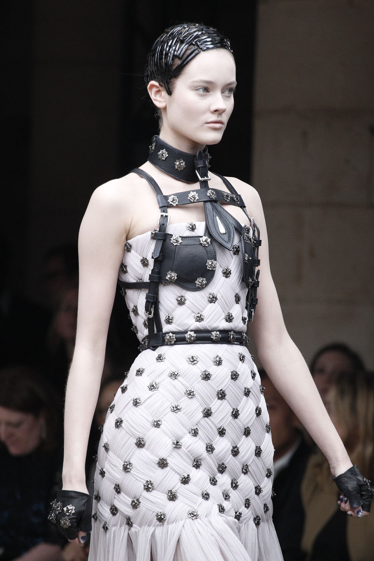 Alexander McQueen 2011ﶬϸڸͼƬ