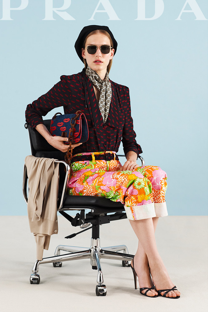 Prada 2012紺ɼϵиͼƬ