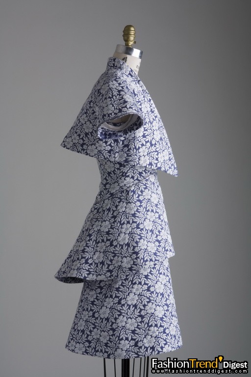 001 Double Tier Pagoda dress and jacket, fall/winter 1996-97<br>
Blue and white brocaded cotton and silk 