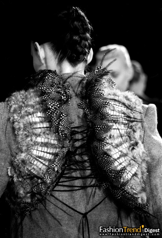 Haider Ackermann Autumn/Winter 2006-2007 - Photo: Marleen Daniels 