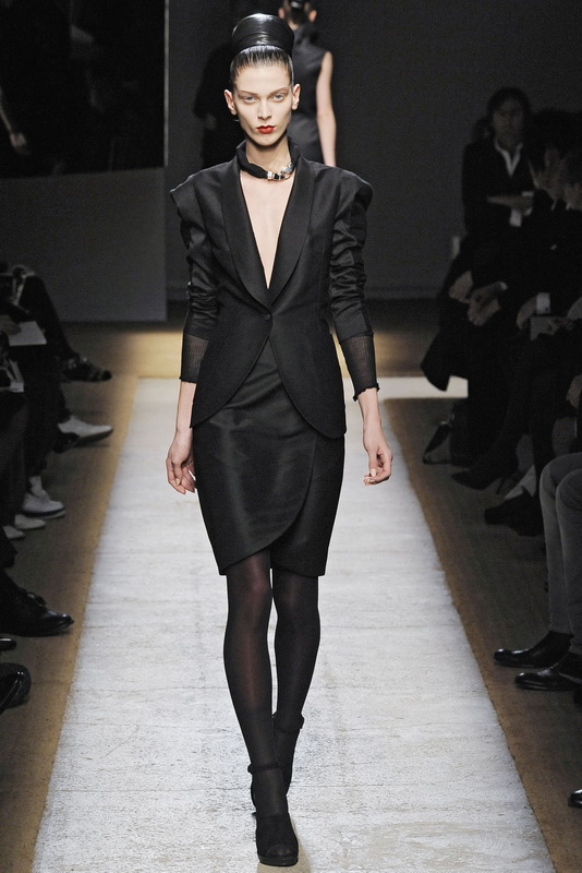 Yves Saint Laurent 09ﶬͼƬ