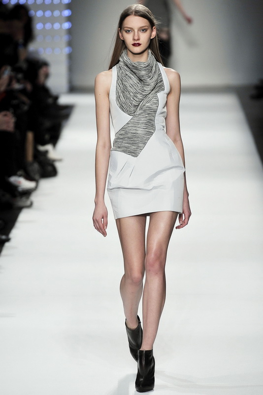 Hussein Chalayan 09秋冬